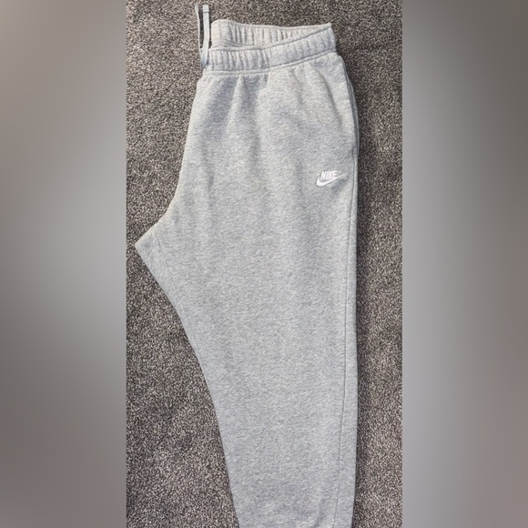 Nike Sportswear Club Fleece Joggers /Sweatpants
Color: Grey | Size: XL | WMNS | - Picture 7 of 9